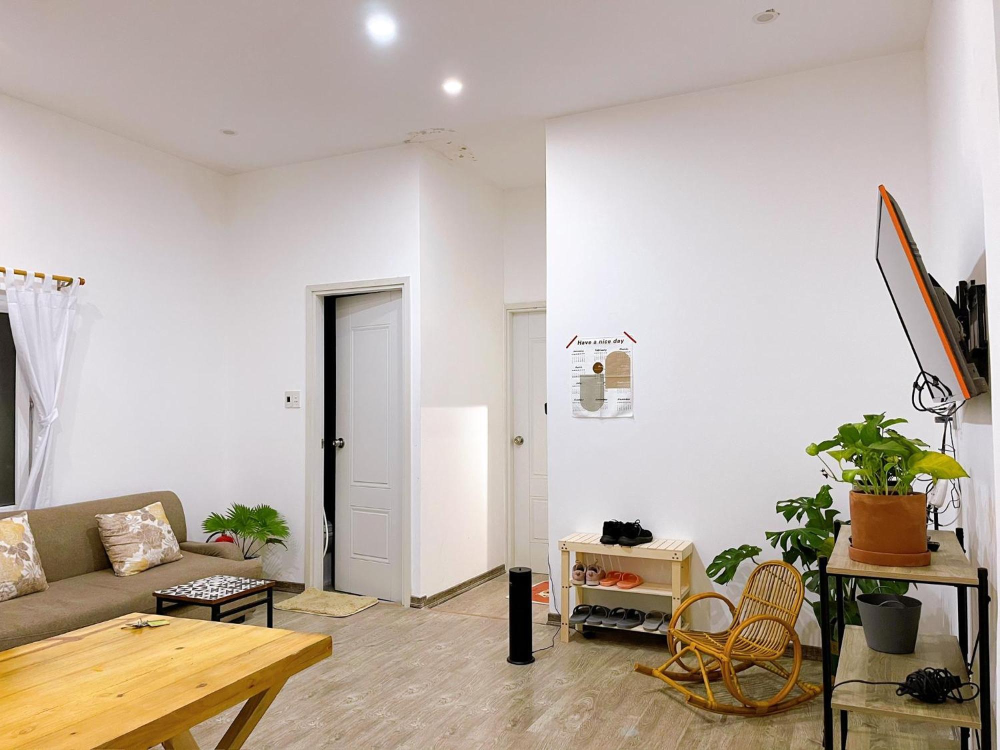 Homestay Vevy House - In Town