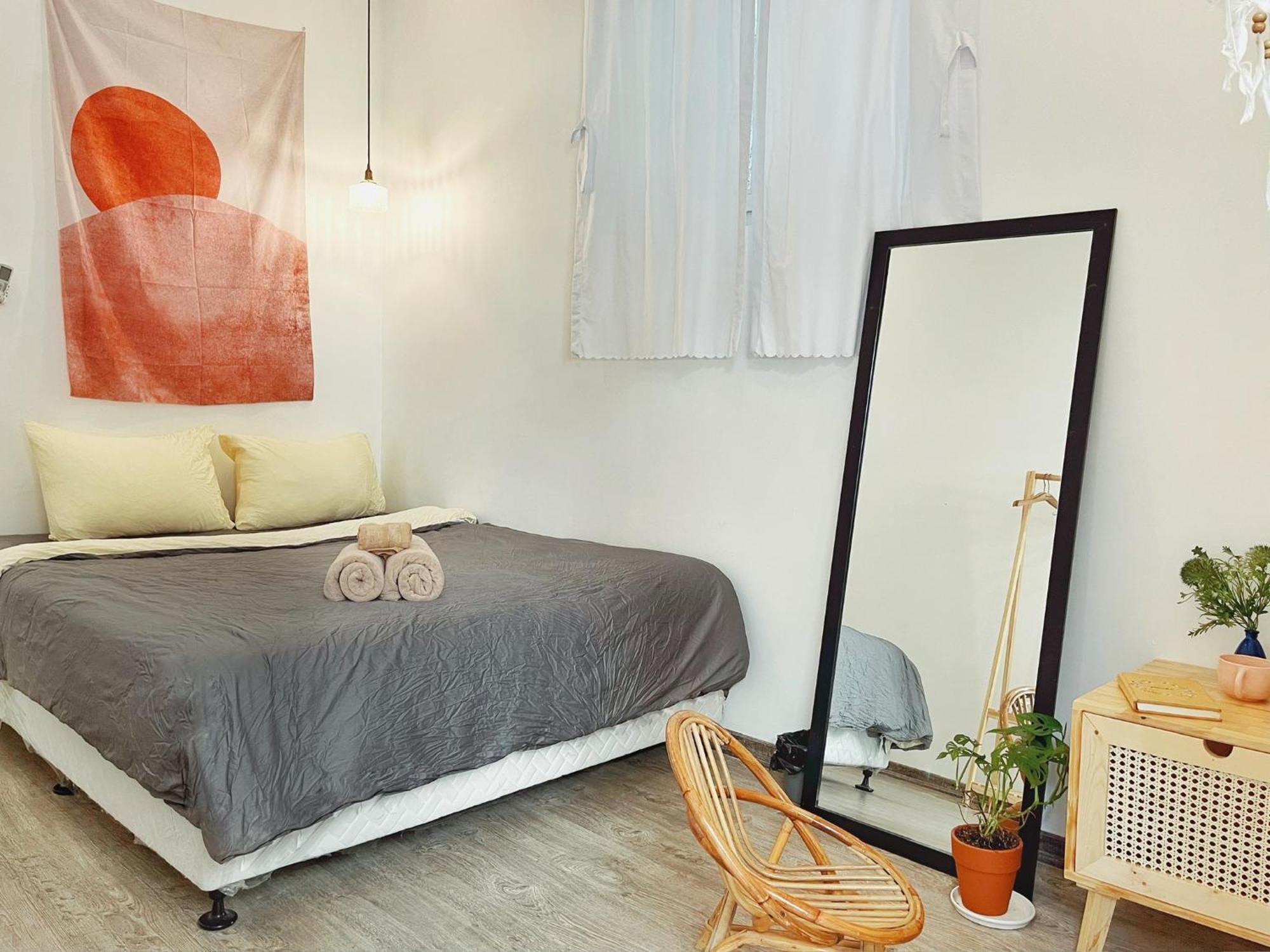 Homestay Vevy House - In Town *